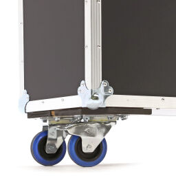 Flightcase with double closure and handle
