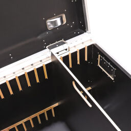 Flightcases met dubbele sluiting en handgrepen