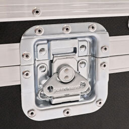 Flightcases met dubbele sluiting en handgrepen