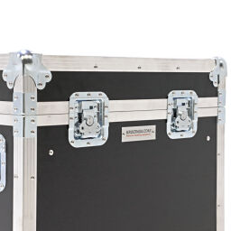 Flightcases met dubbele sluiting en handgrepen