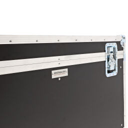Flightcase with double closure and handle